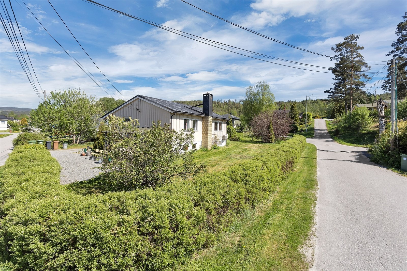 Selveier tomt - med opparbeidet hage Galleribilde
