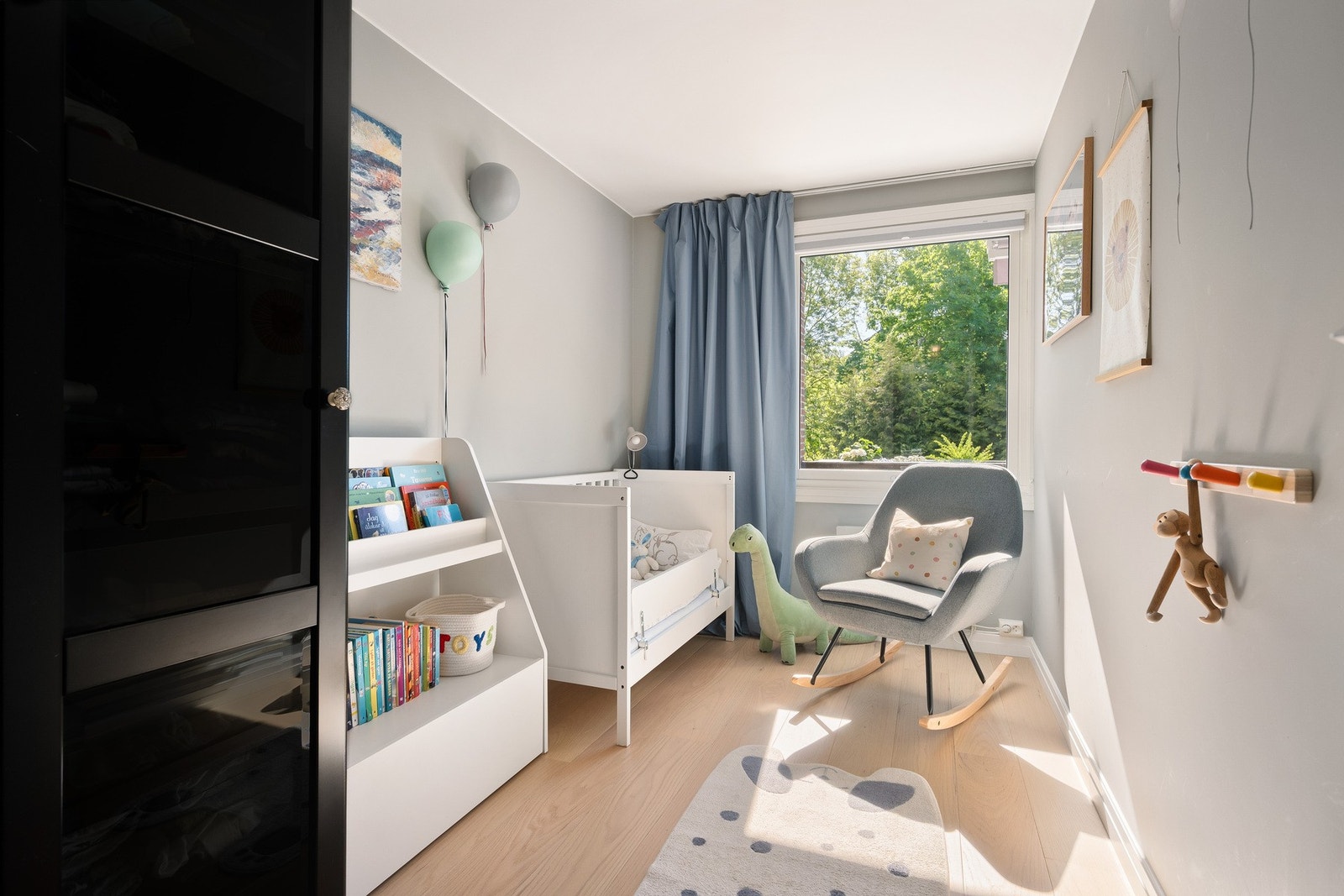 Soverom 3 med plass til både seng og garderobe. Galleribilde