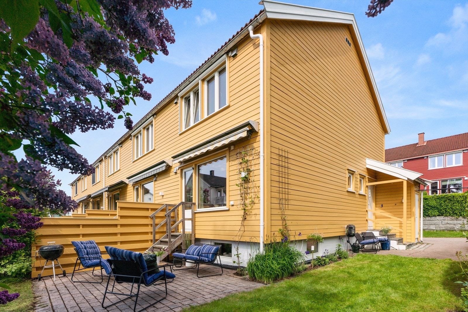 Som enderekkehus har boligen en usjenert og god beliggenhet i borettslaget. Galleribilde