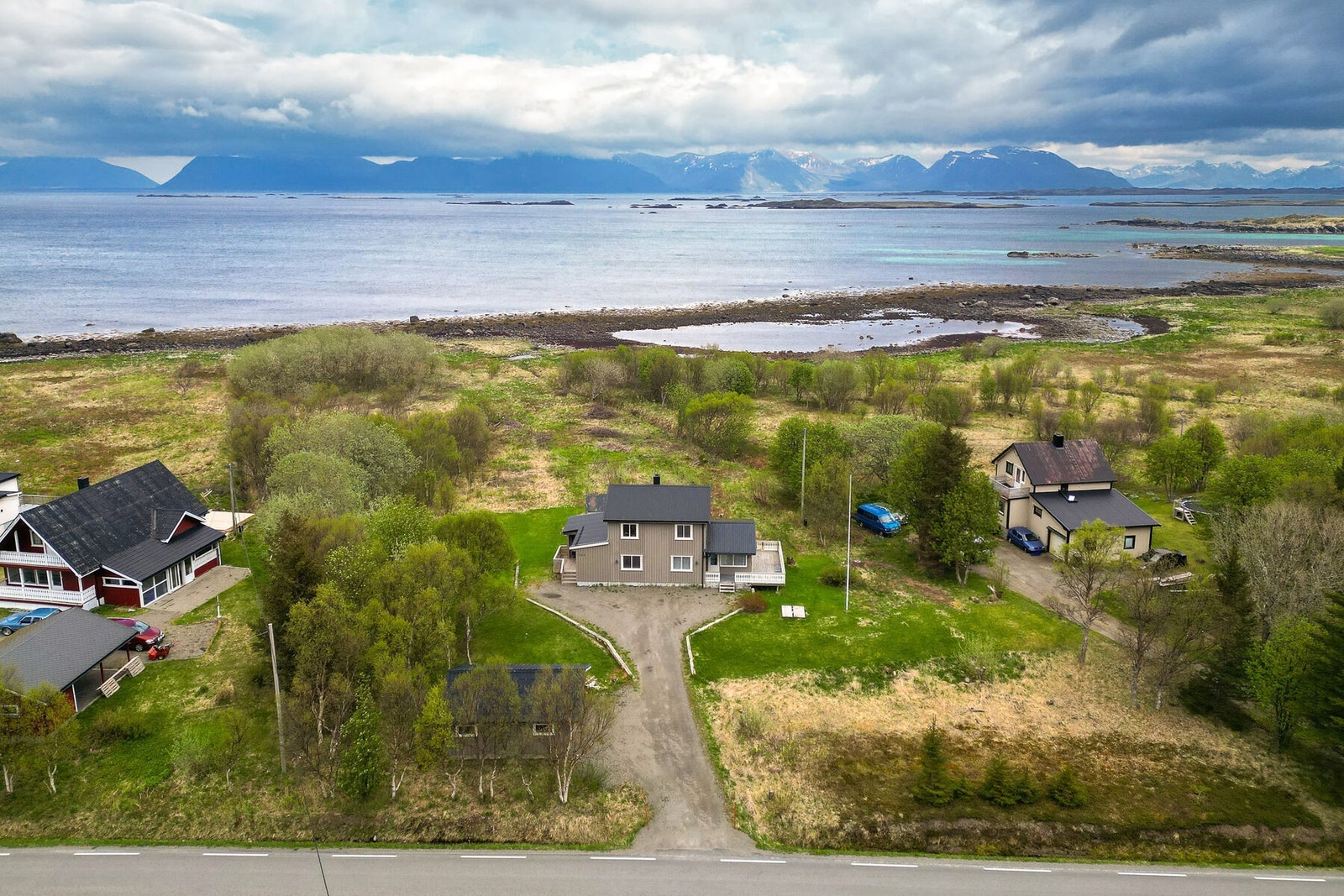 Fra eiendommen er det kort vei til kysten og flotte turområder. Galleribilde