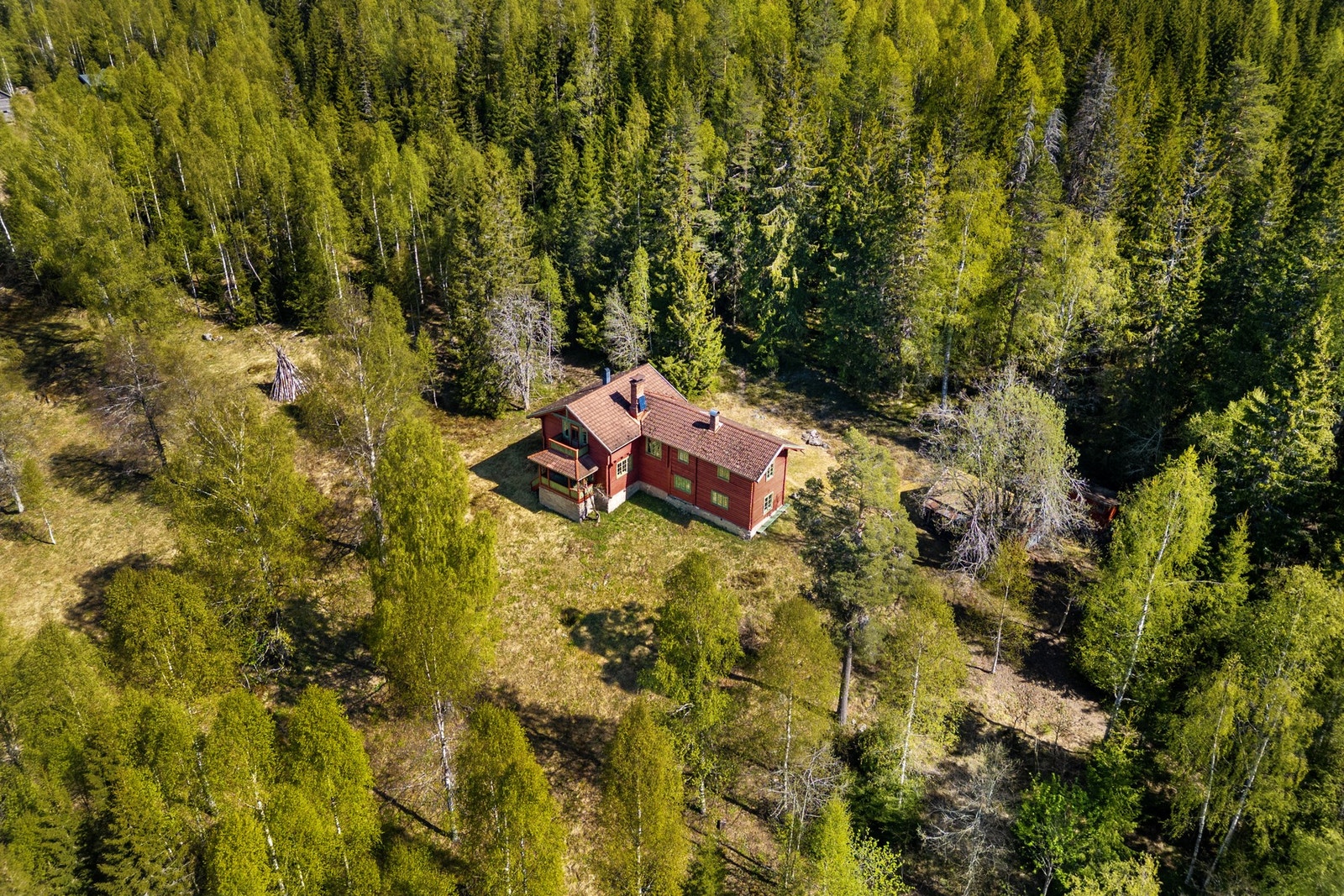 Beliggenheten, med kort vei til Harestua stasjon og vakre naturomgivelser, gjorde Løvli til et attraktivt utfartssted allerede da Gjøvikbanen kom til Harestua i 1900. Galleribilde