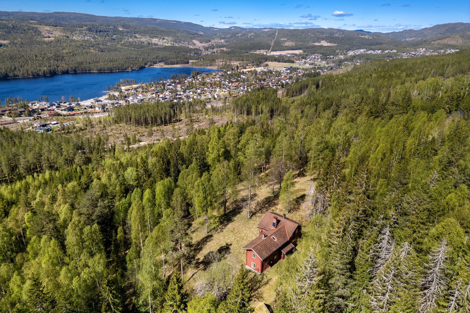 I dag fremstår Løvli som en eiendom med sjelden historie og karakter, hvor sporene etter tidligere generasjoners bruk fortsatt bidrar til stedets unike atmosfære og identitet. Galleribilde