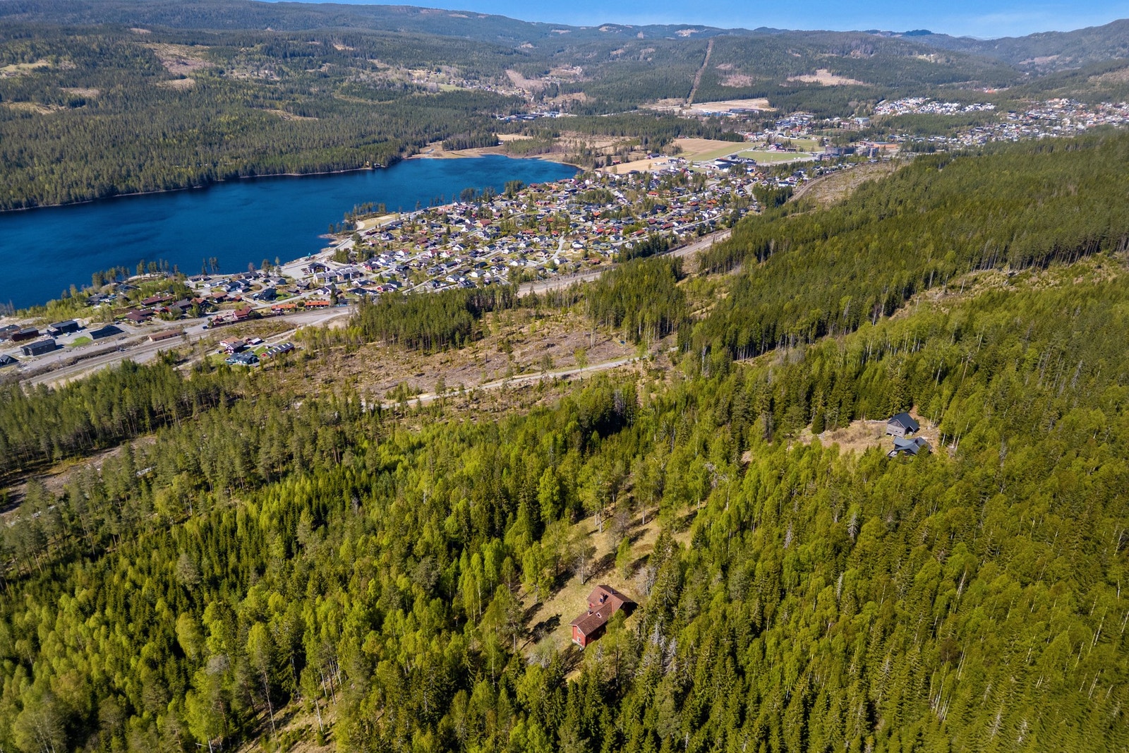 Vinterstid byr området på flotte forhold for langrenn, mens sommerhalvåret innbyr til turer i skog og mark, sykling, bading og rekreasjon i naturskjønne omgivelser. Galleribilde