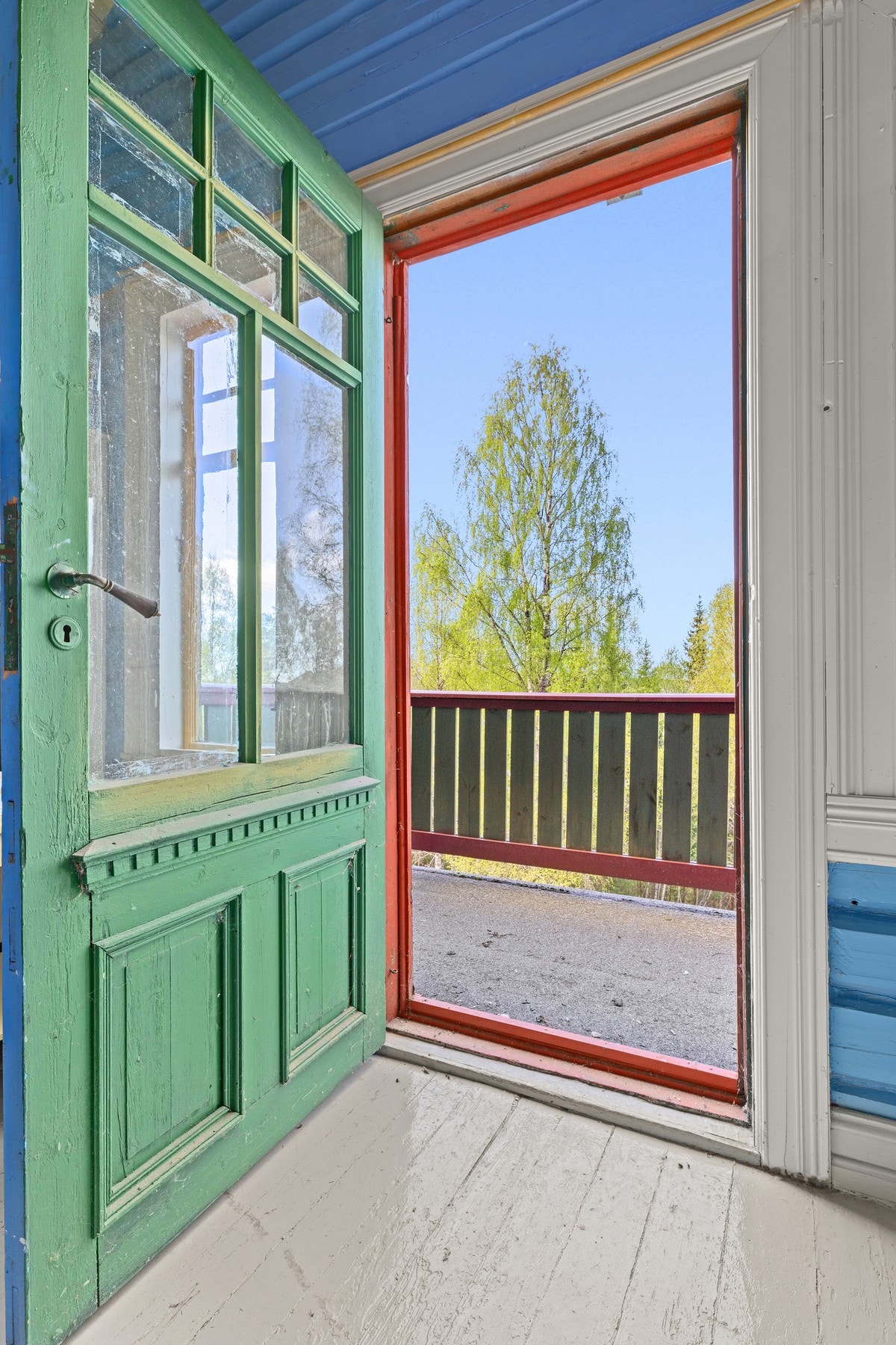Fra "Blåsalen" er det direkte utgang til egen balkong på ca. 4 m². Galleribilde