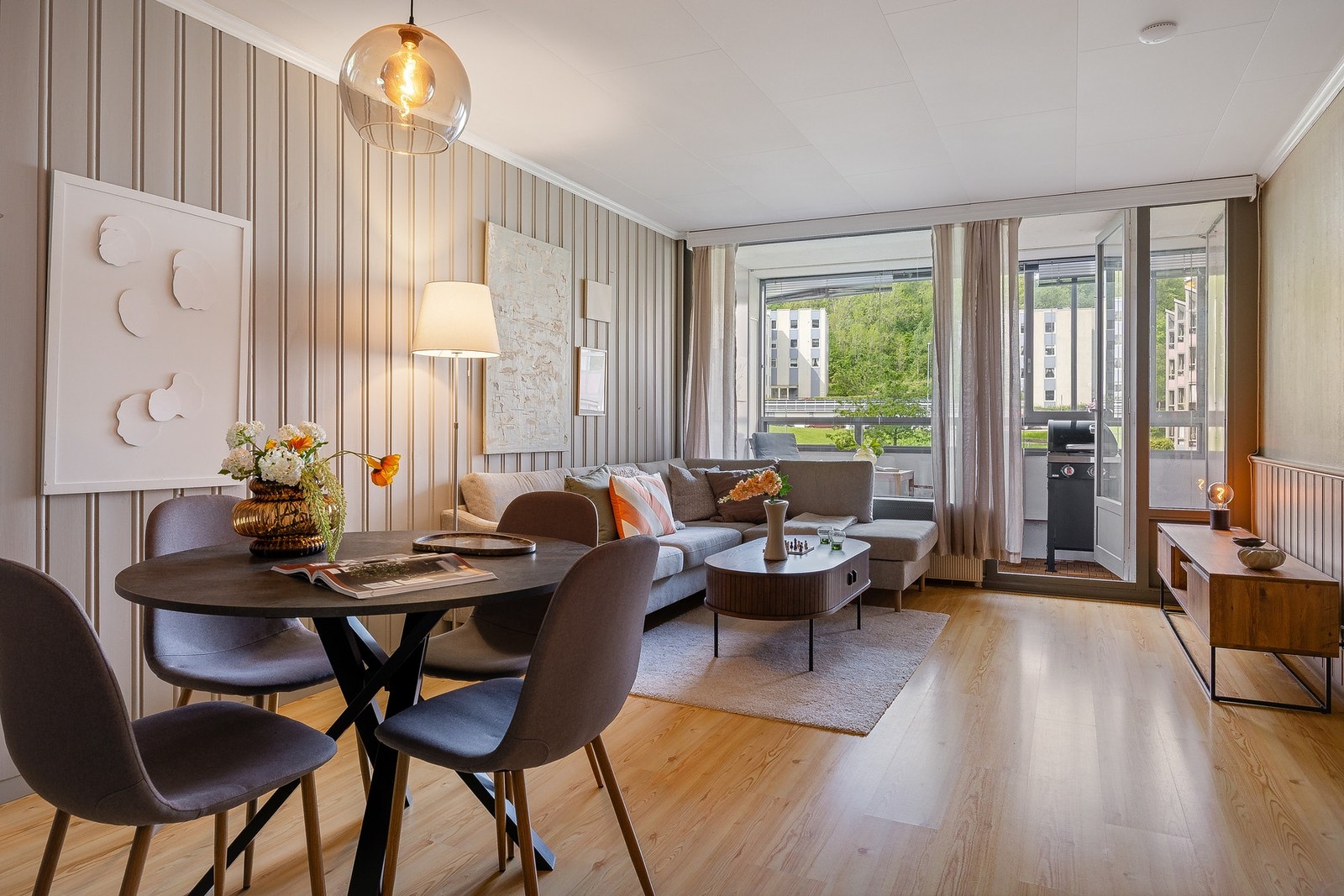 Stuen måler i sin helhet 21,52 m² Galleribilde
