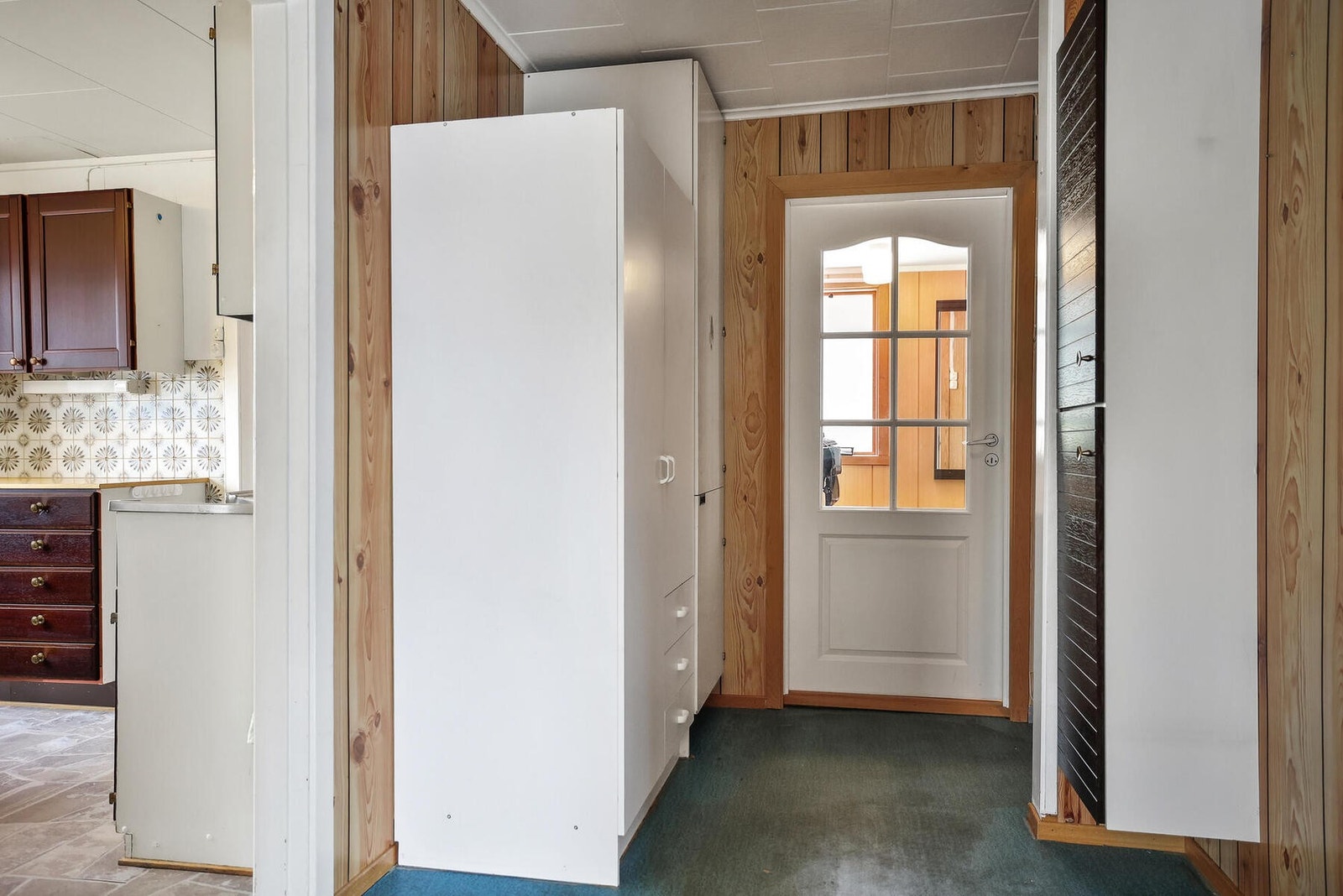 Fra gangen er det tilgang til boligens øvrige rom. Galleribilde