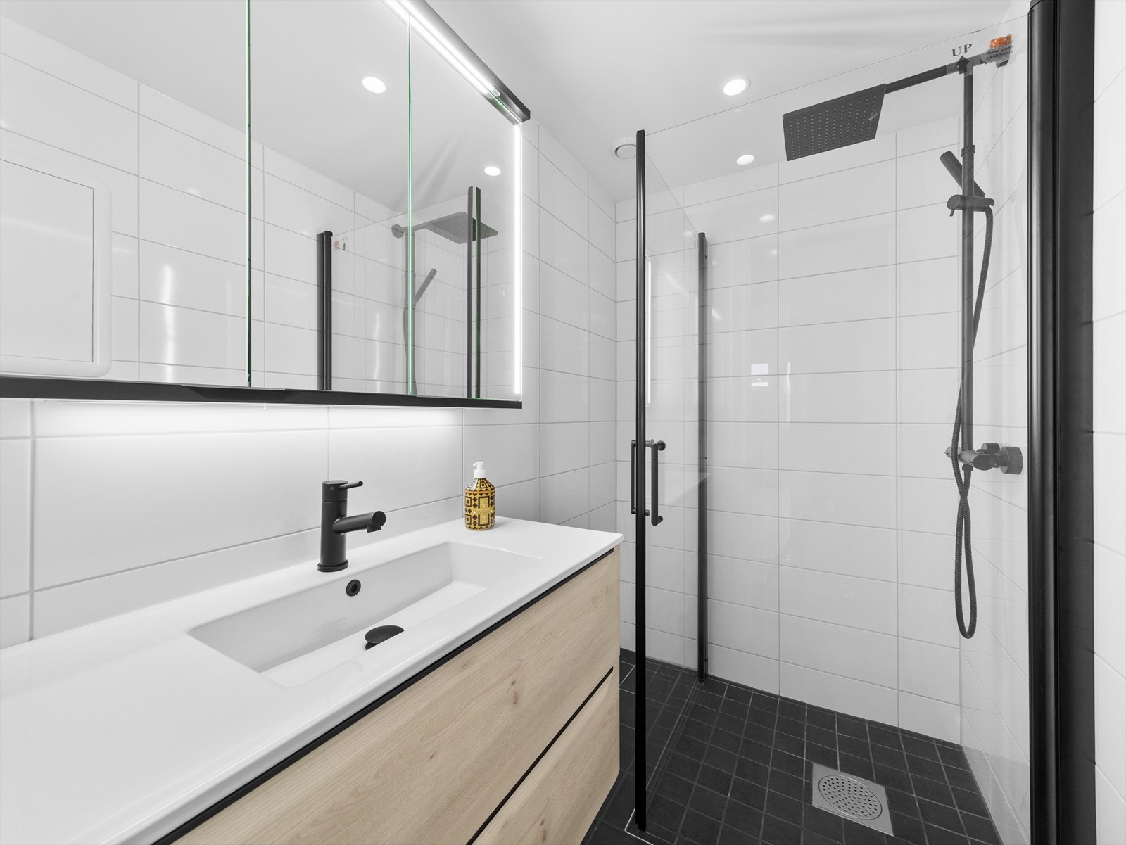 Hele baderommet ble oppgradert i 2023. Badet har ikke vært brukt. Galleribilde