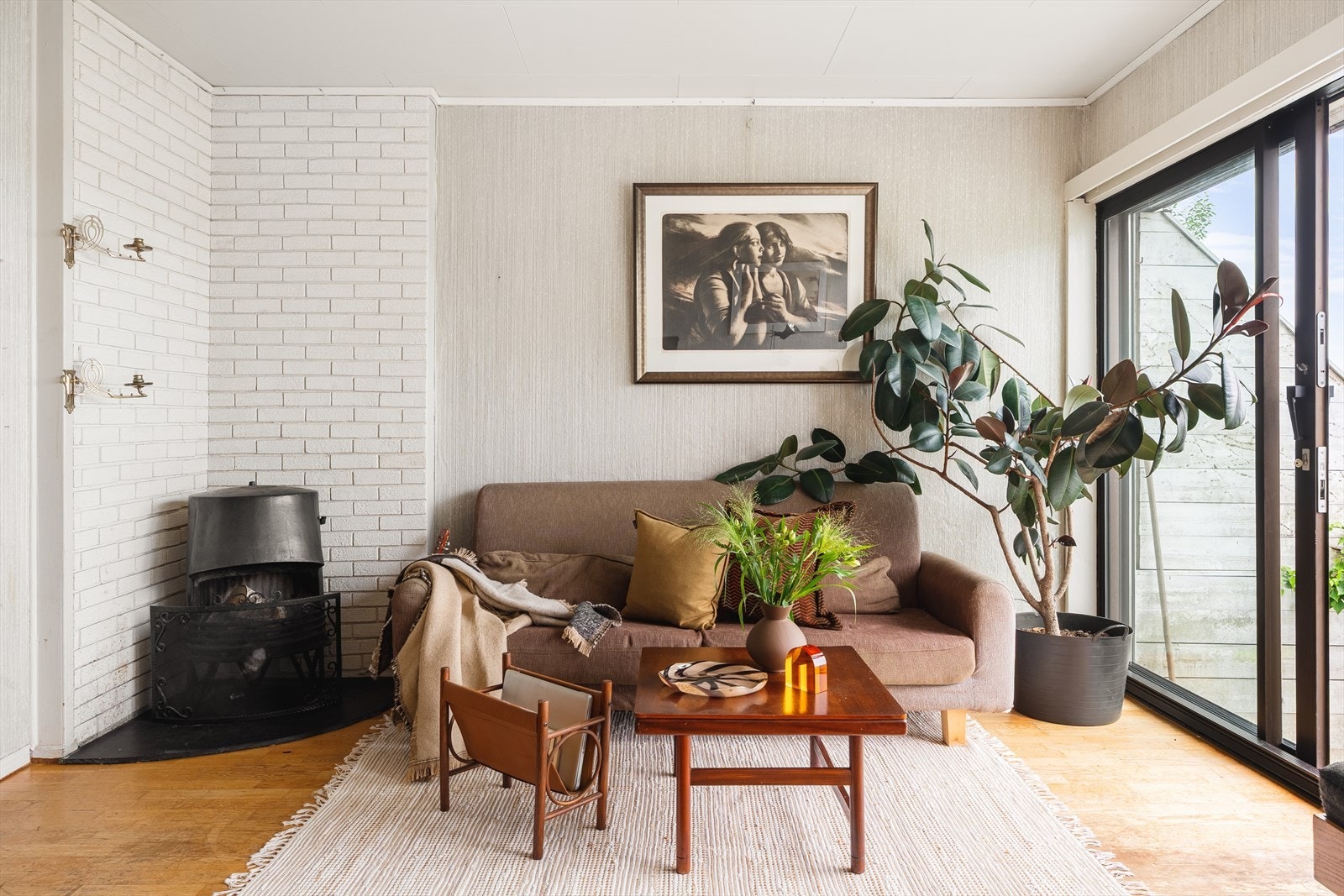 Fra stuen er det utgang til hagen Galleribilde