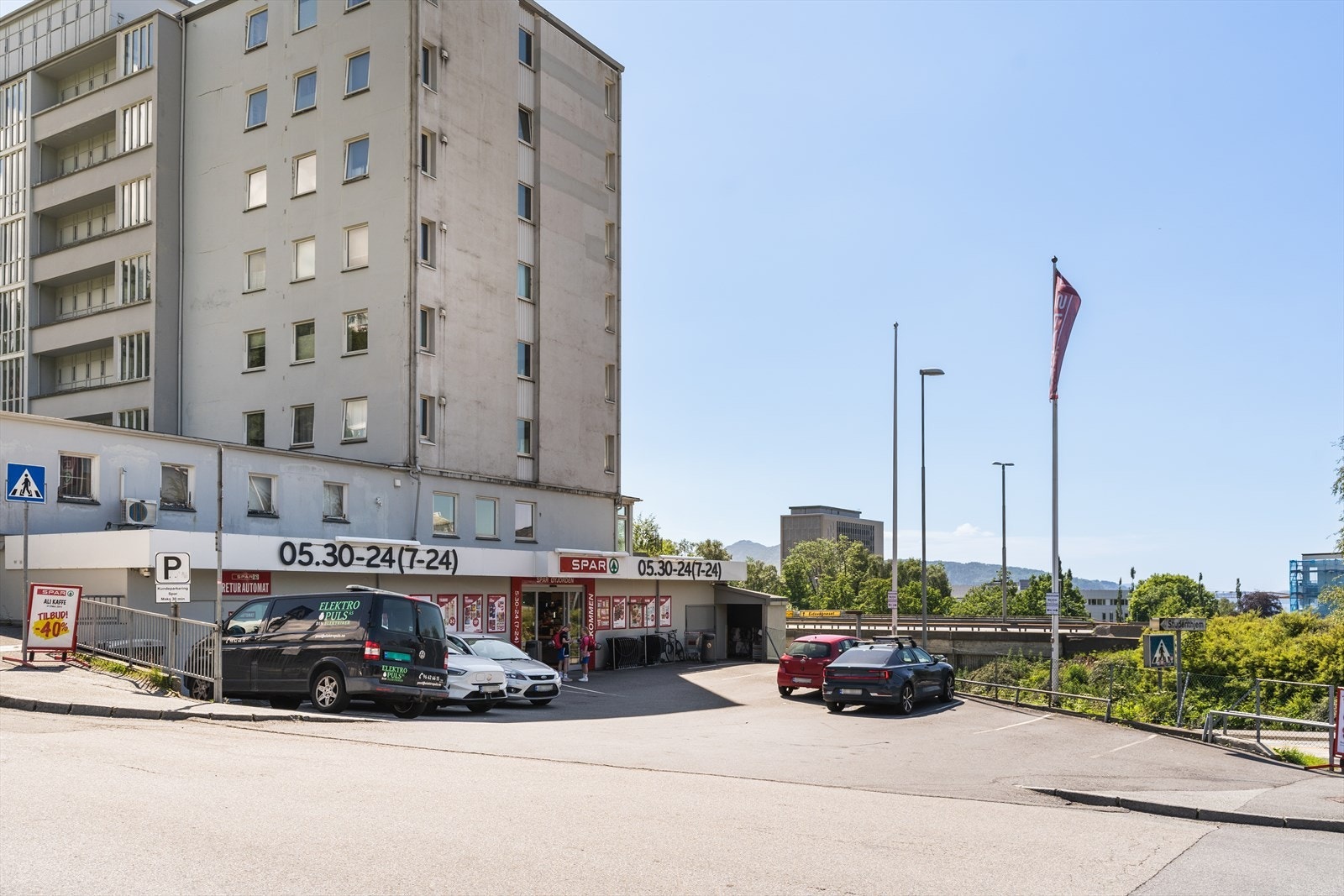 Flere dagligvarebutikker i området Galleribilde