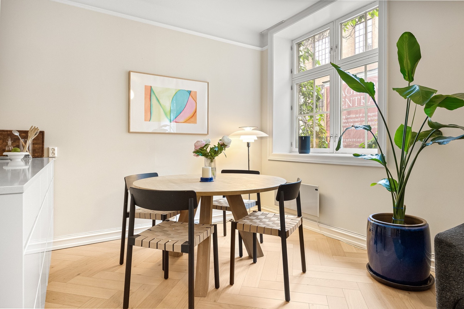 Her kan du enkelt invitere venner over til hyggelige middagsbesøk. Galleribilde