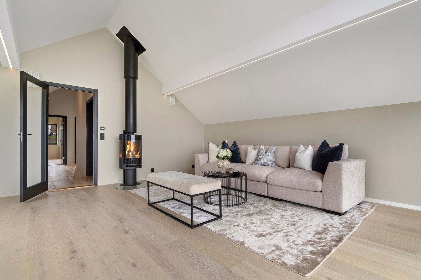 Stue i 2. etg med peisovn og flott utsikt Galleribilde
