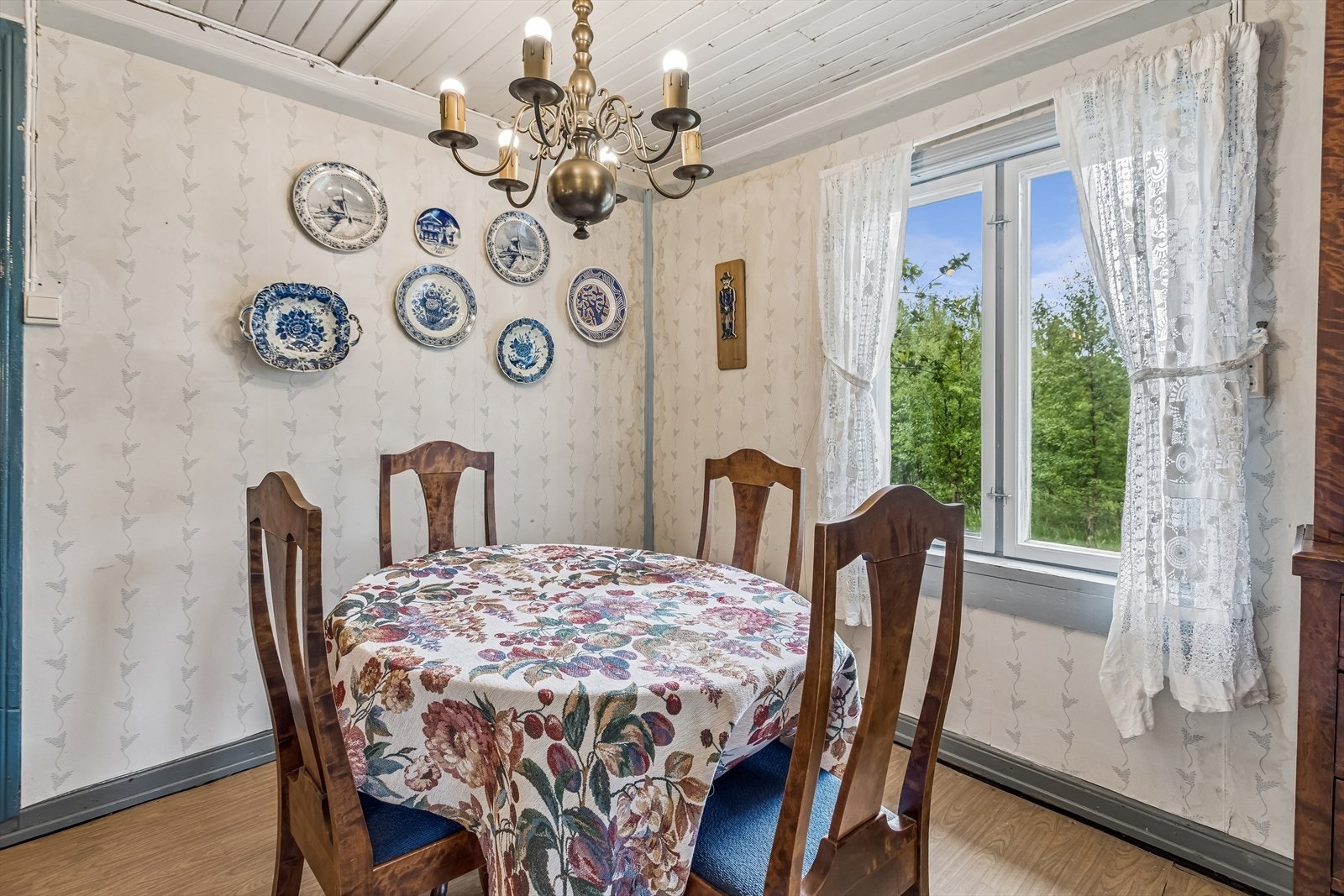 En trivelig spiseplass på kjøkkenet! Galleribilde