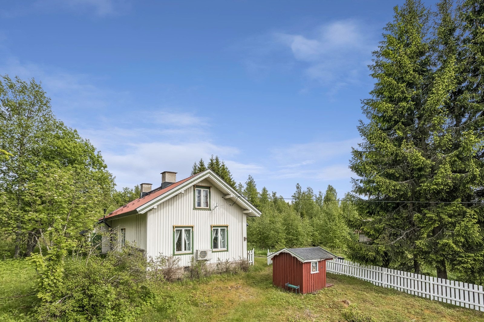 Her bor du i landlige og fredelige omgivelser, med naturen tett på. Galleribilde