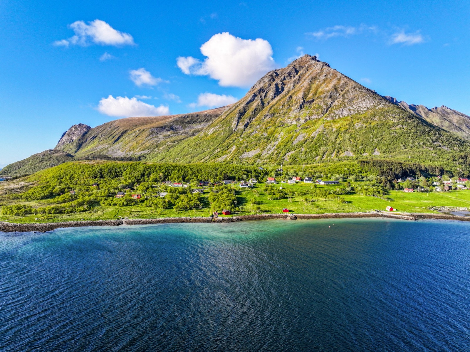 Kystlandskapet er vilt og vakkert. Galleribilde