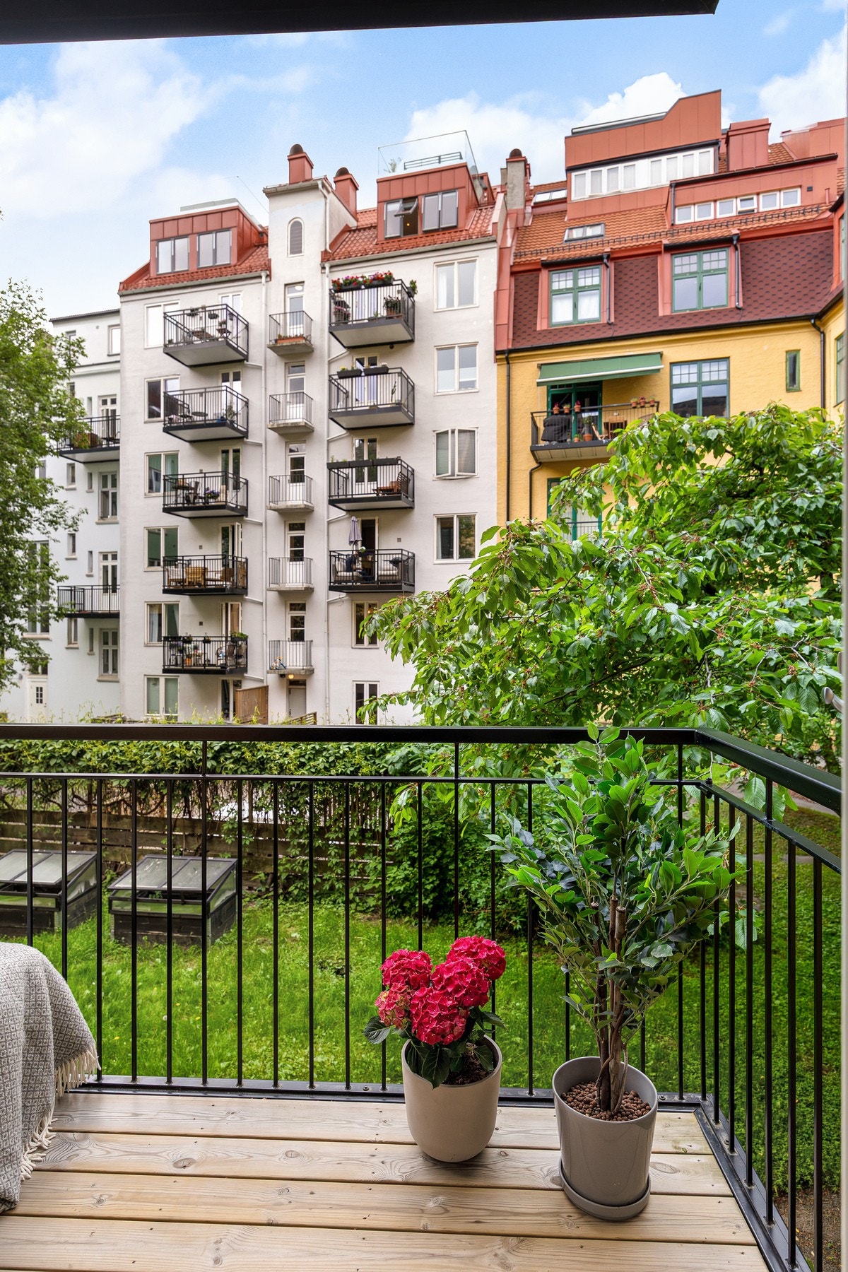 Fra soverommet er det adkomst til en nordvestvendt balkong med gode solforhold. Galleribilde