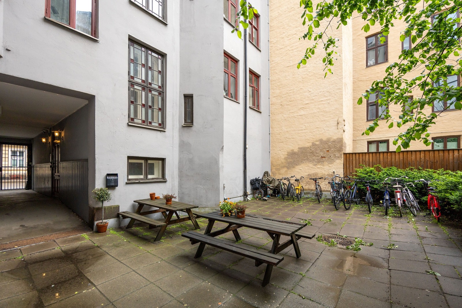 Skjermet felles bakgård. Galleribilde