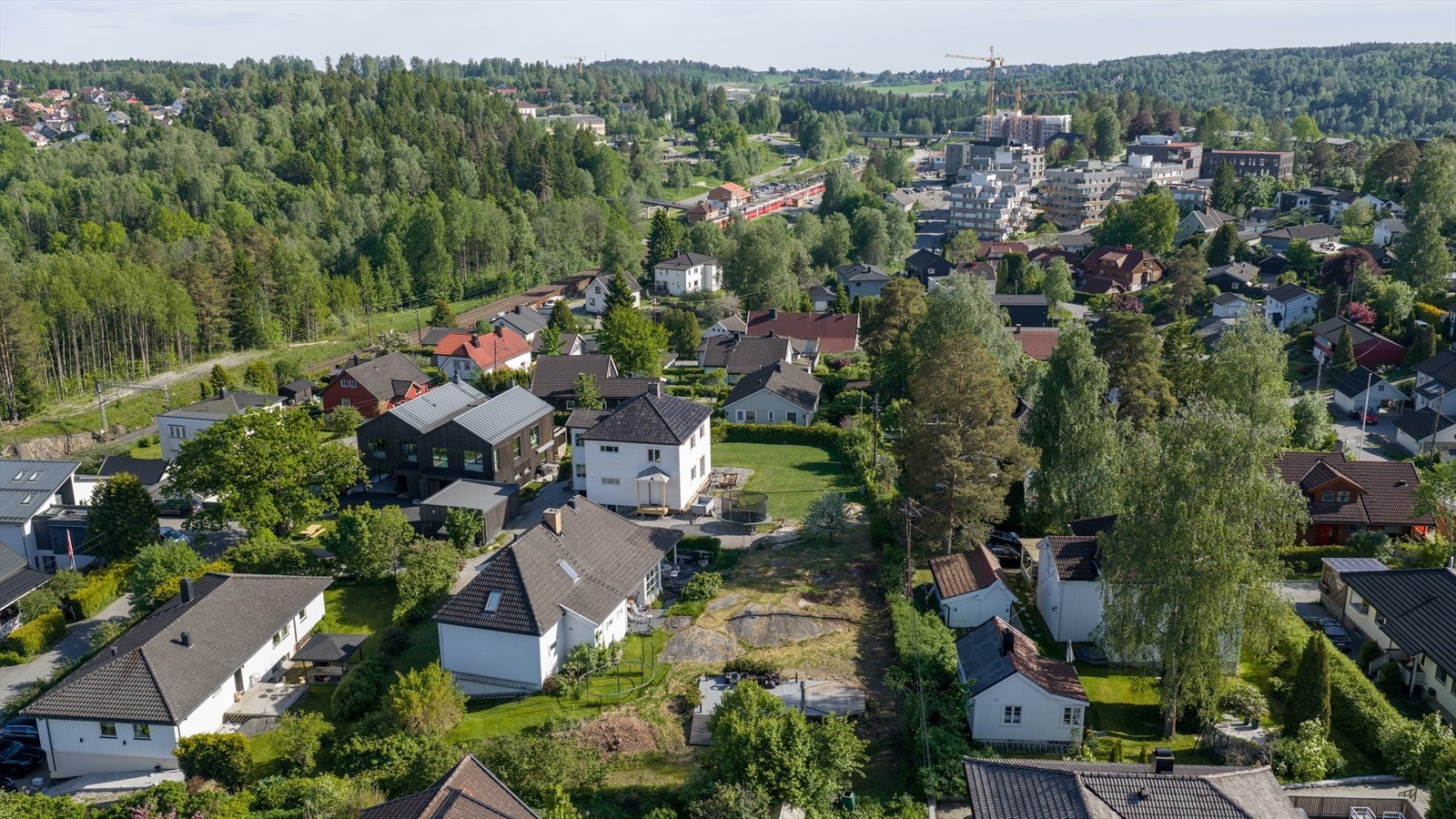 Oversikt som viser tomtens plassering i det etablerte boligfeltet. Galleribilde