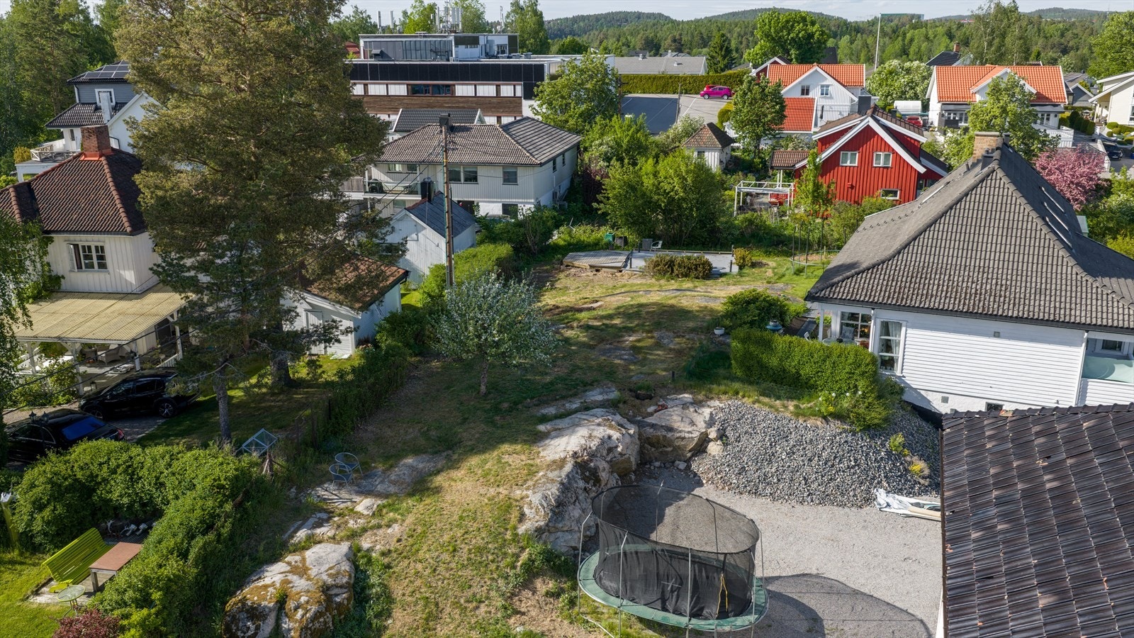 Fra eiendommen er det gangavstand til både Vevelstad og Langhus stasjon, samt skoler og barnehager. Galleribilde