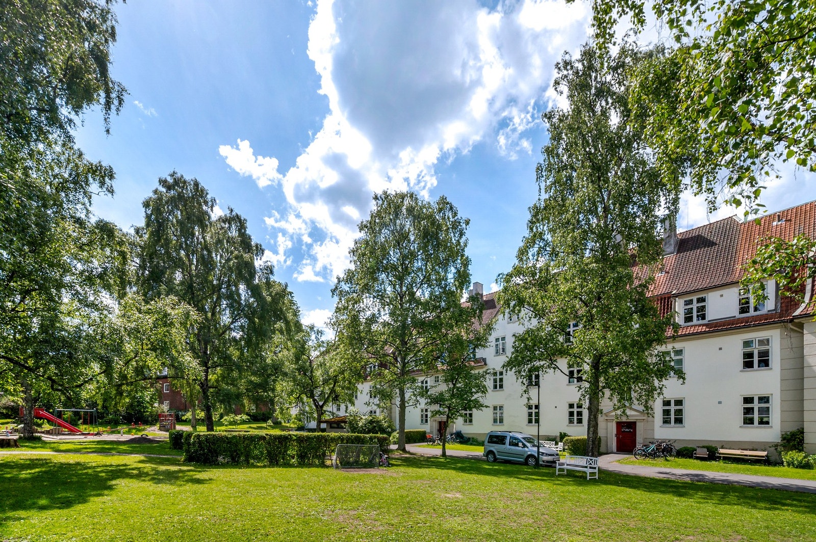 Armauer Hansens gate 9 ligger i attraktive Lindern Hageby - et særegent og veletablert boligområde med høy arkitektonisk og kulturhistorisk verdi Galleribilde