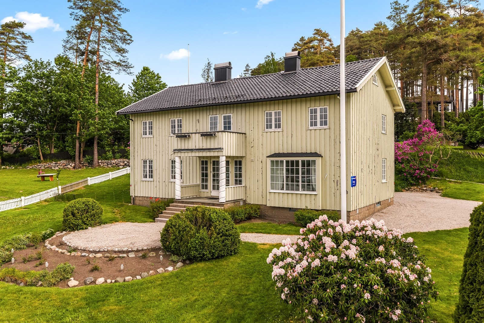 EiendomsMegler 1 Sarpsborg Valaskjold - Stor enebolig m/ hybelleilighet på Valaskjold/