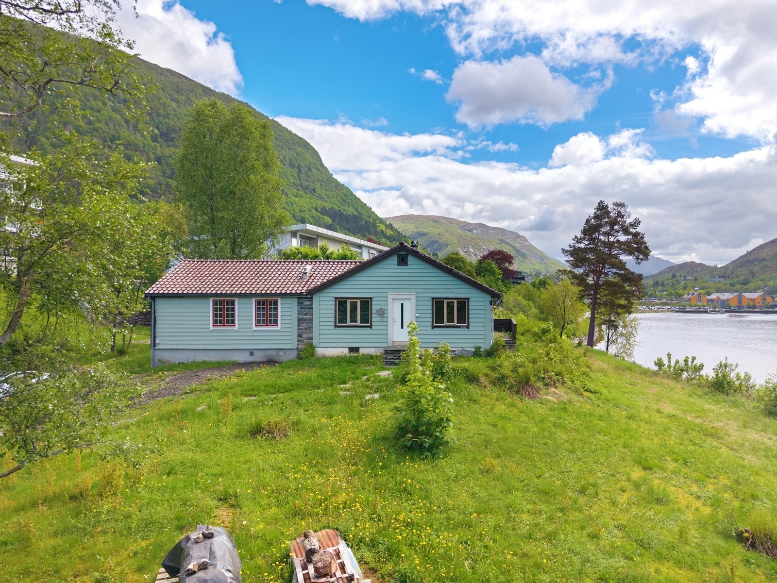 Dette er en unikt beliggende eiendom hvor tomten er hele 3 413 m². Galleribilde