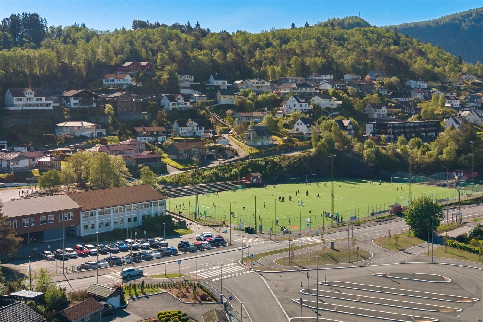 På Garnes finner man barne-, ungdoms- og videregående skole. Galleribilde