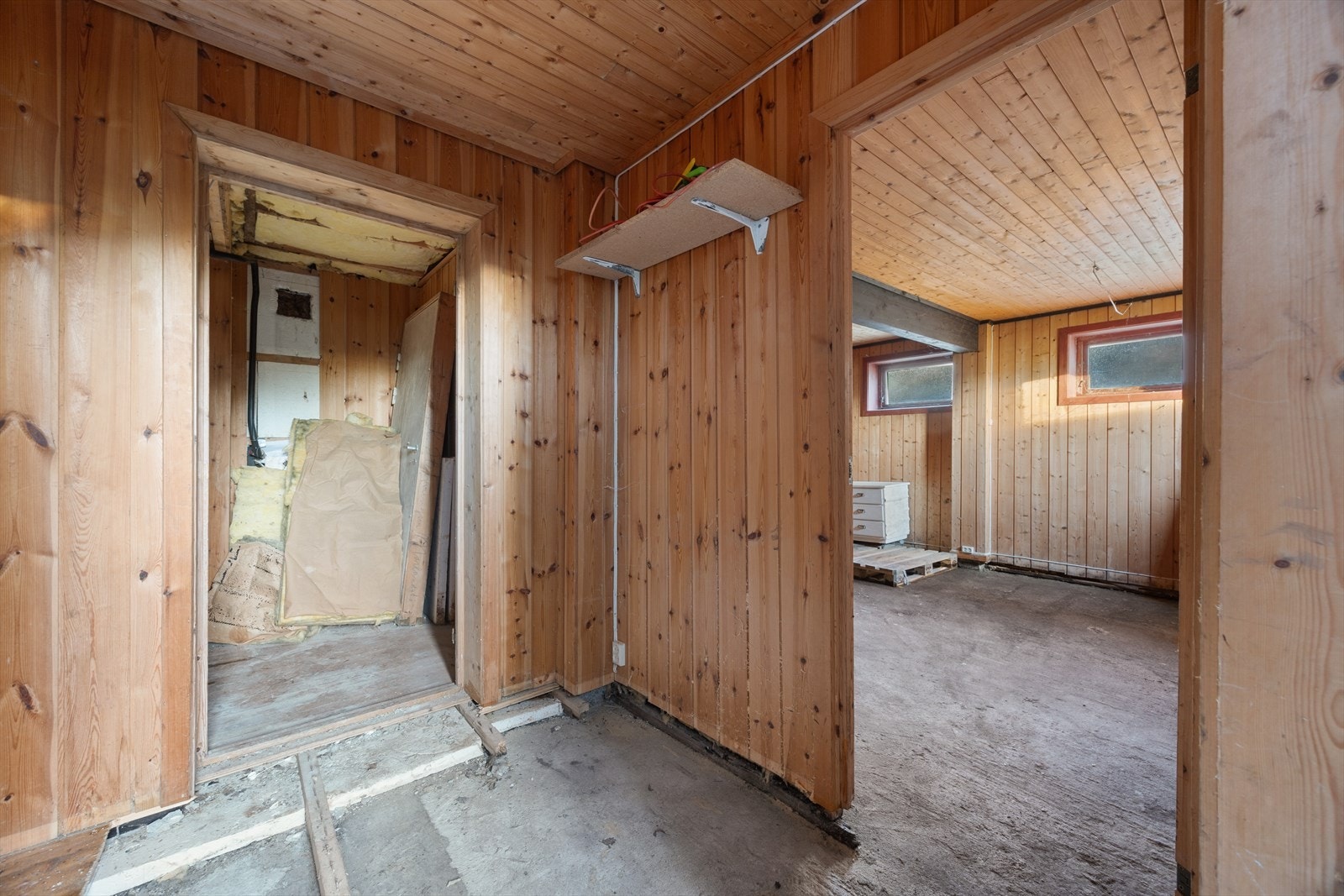 Kjelleren består av uinnredet kjellerrom og bod. Dette gir gode lagringsmuligheter. Galleribilde