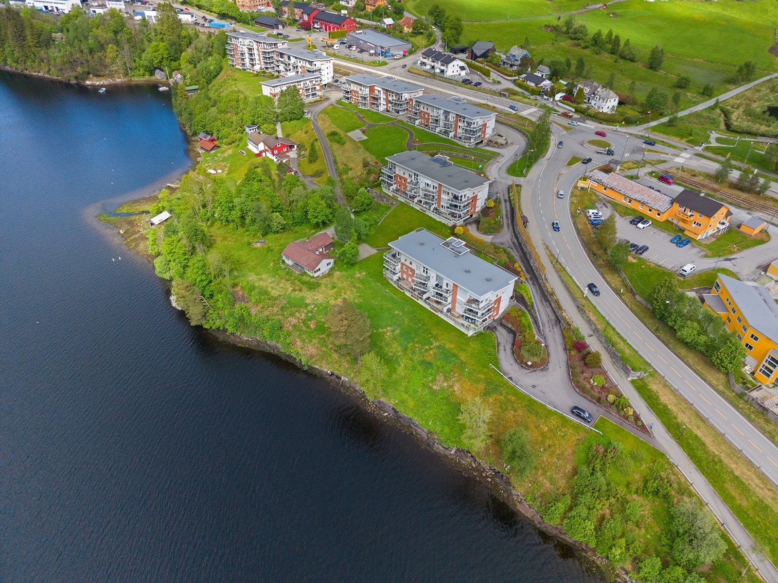 Eiendommen er i Byfortettningssonen. Som kjent er planarbeid med områderegulering for Arna avsluttet. Dette åpner for private planinitiativ. Galleribilde