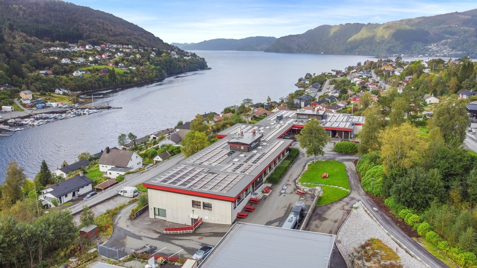 På Garnes finner man barne-, ungdoms- og videregående skole. Galleribilde