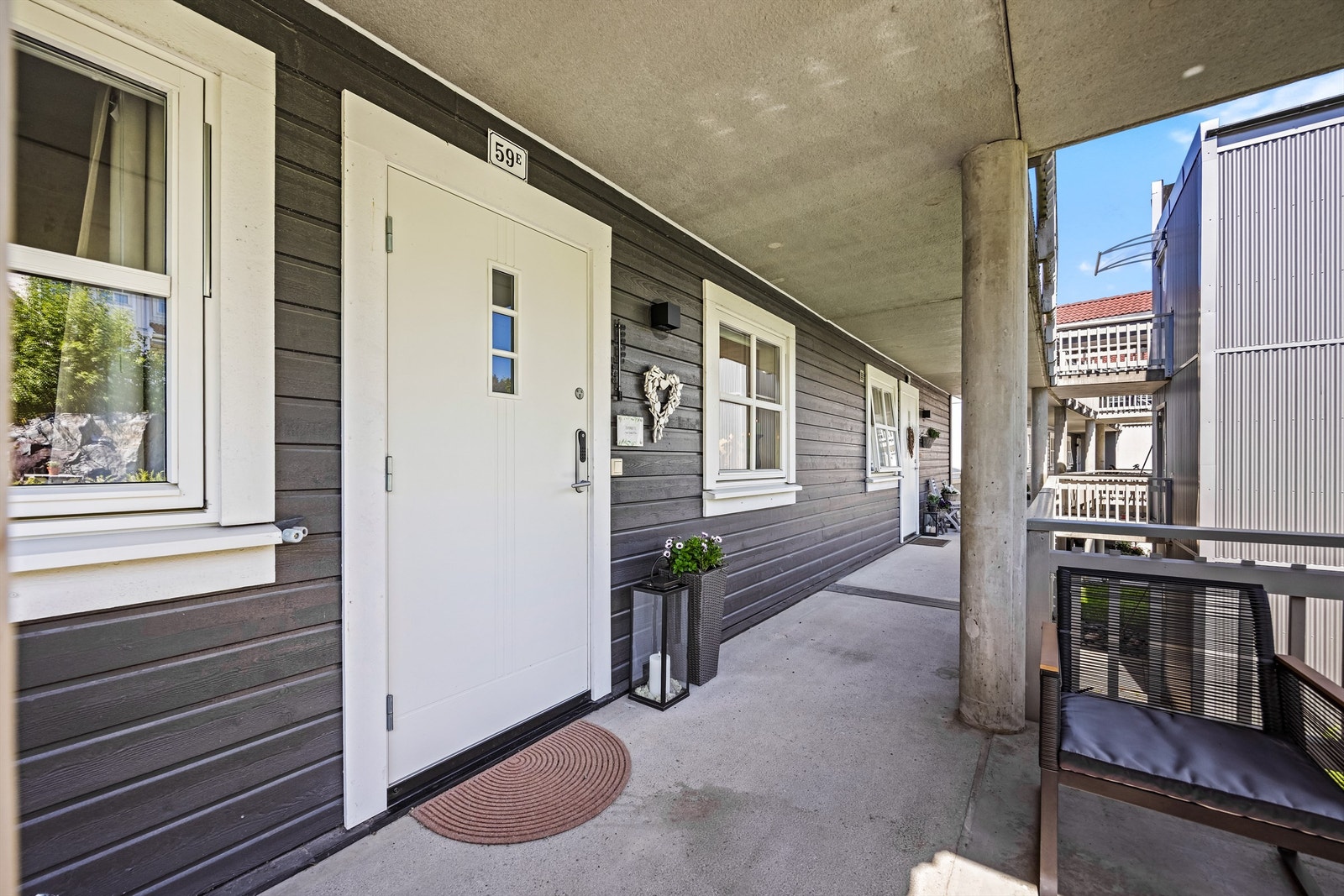 Adkomst til leiligheten via felles trappeoppgang eller heis. Galleribilde