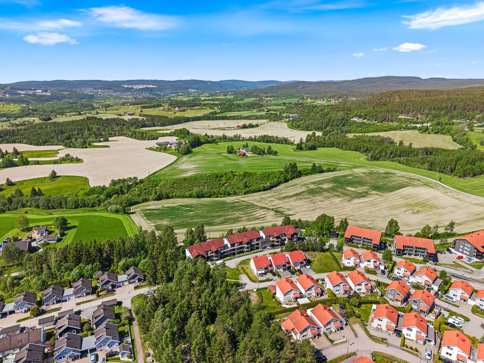 Kort vei til Tæruddalen, som byr på oppgradert lysløype tilrettelagt for barnevogn og rullestol. Galleribilde