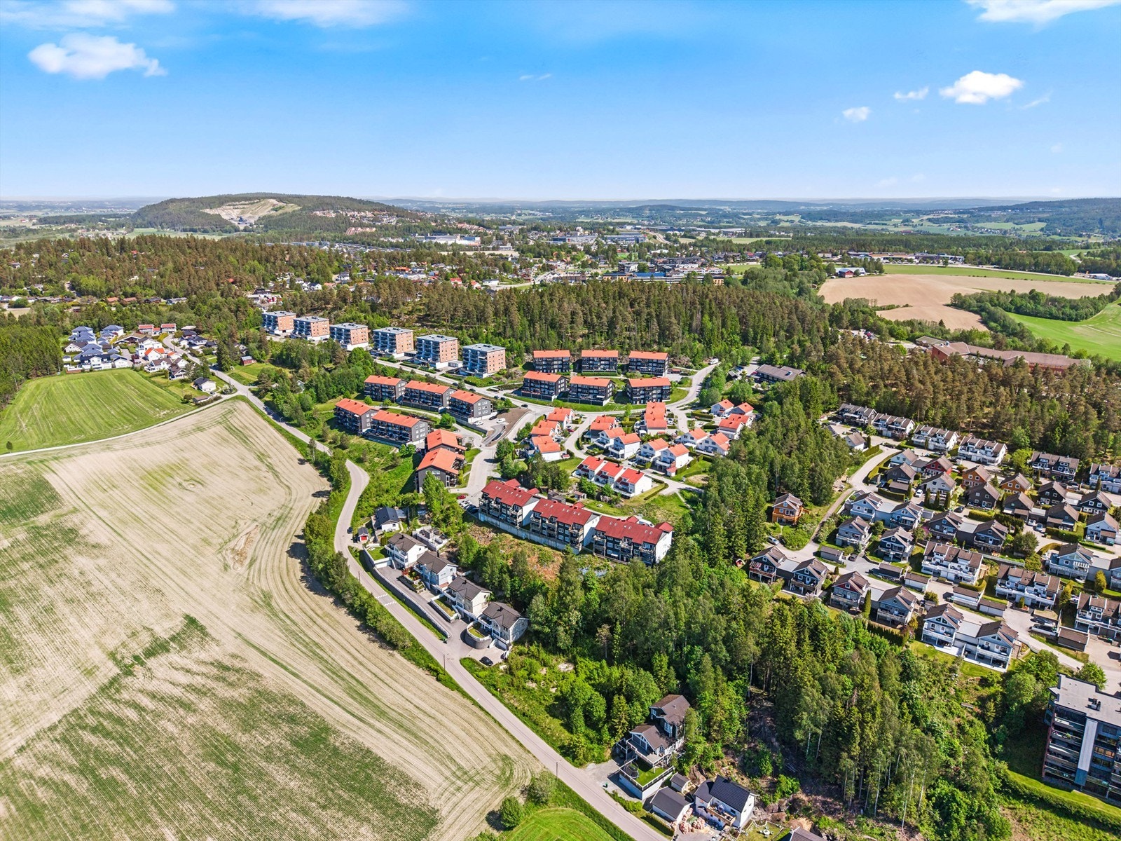 Skedsmokorset er praktisk plassert mellom Oslo sentrum og Oslo Lufthavn, med gode bussforbindelser. Galleribilde