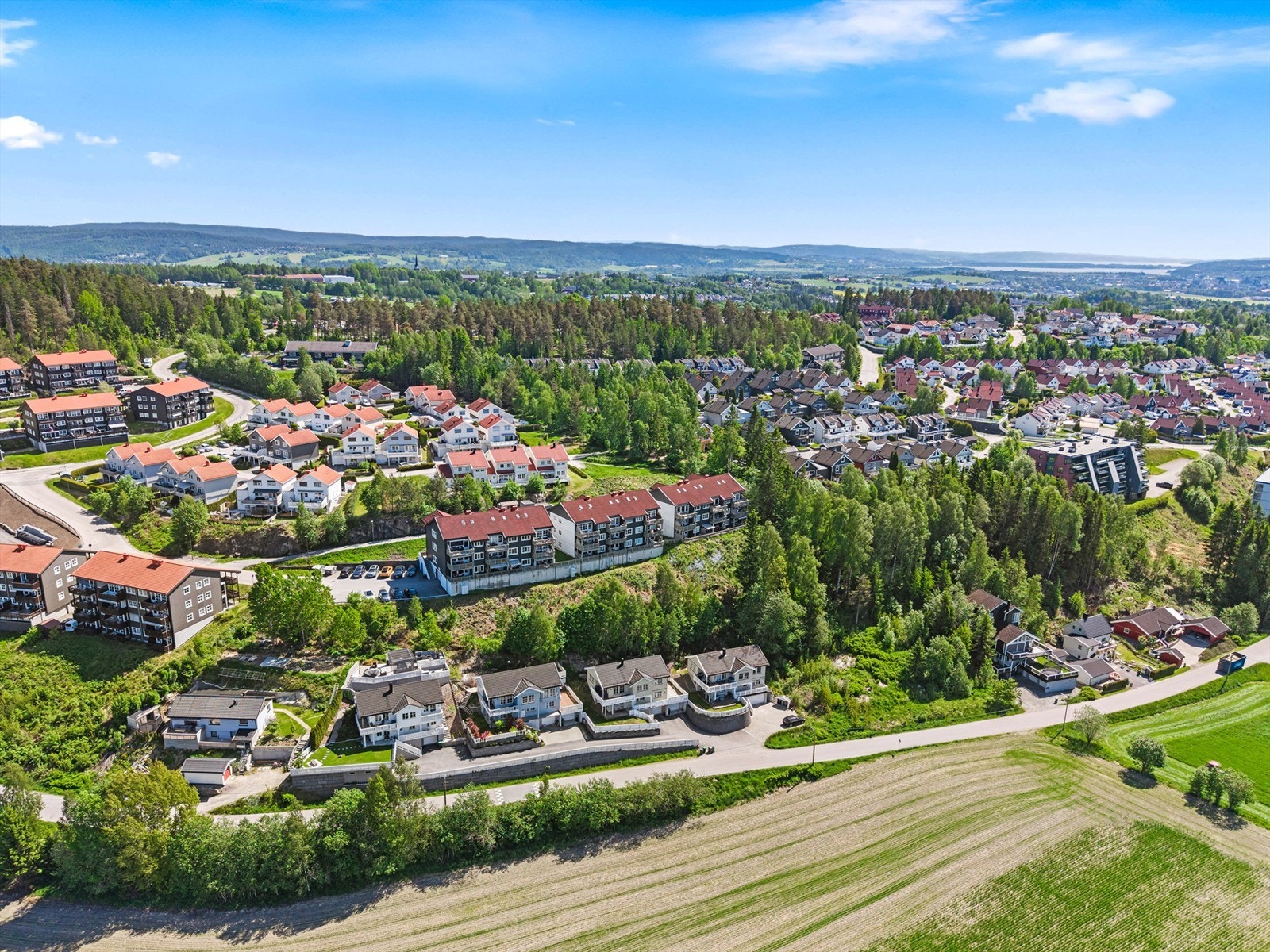 Et populært og barnevennlig boligområde med nærhet til skoler, barnehager og lekeplasser. Galleribilde