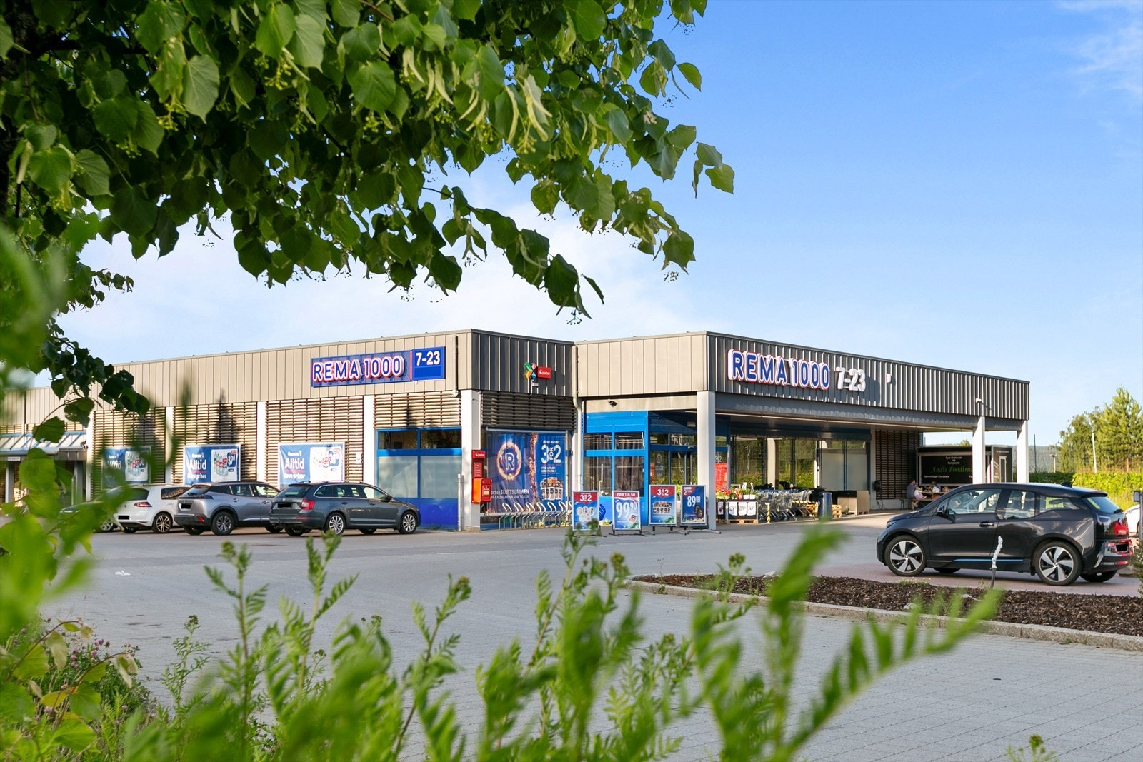 Flere butikker og forretninger i nærområdet. Galleribilde