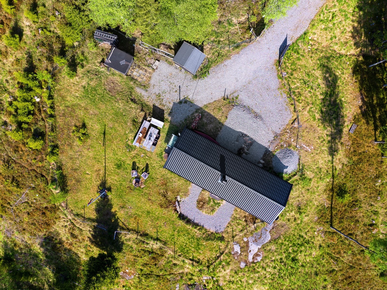 Vannforsyningen skjer fra privat borebrønn. Også mulighet til å kjøpe seg inn i privat vannverk i hyttefeltet. Galleribilde