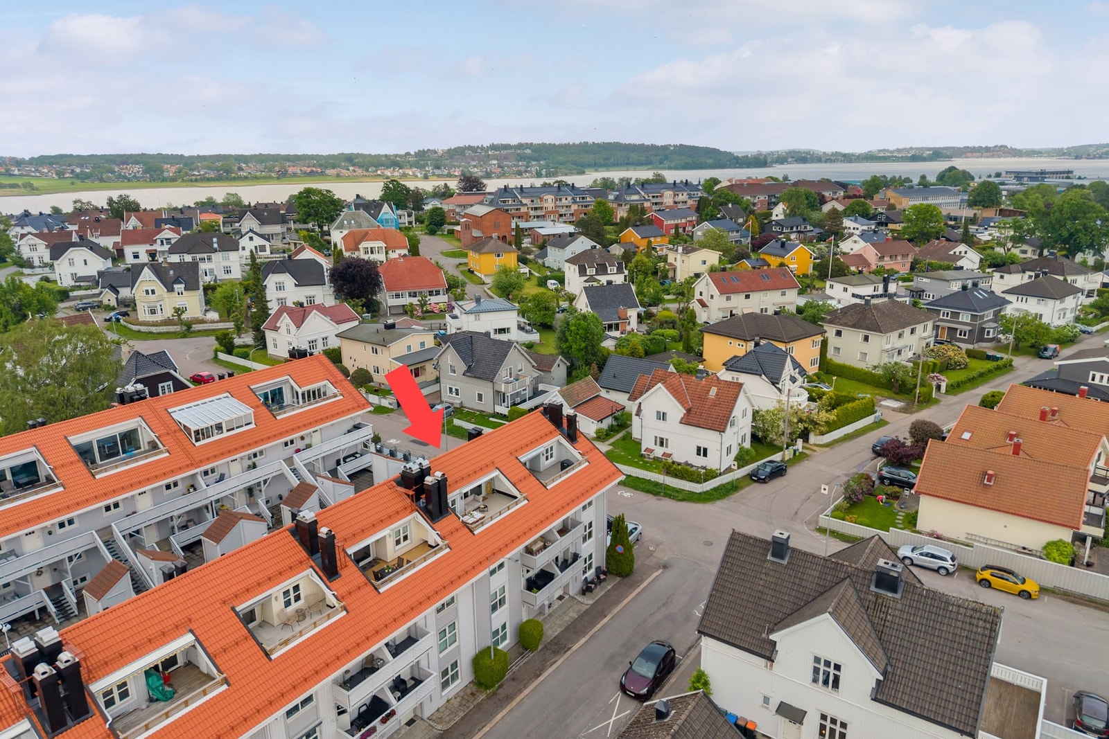 Området kombinerer et etablert og trivelig bomiljø med nærhet til både sjøen, grønne omgivelser og sentrum. Galleribilde