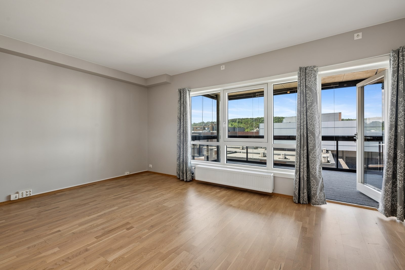 En moderne leilighet med vannbåren varme via radiatorer. Galleribilde