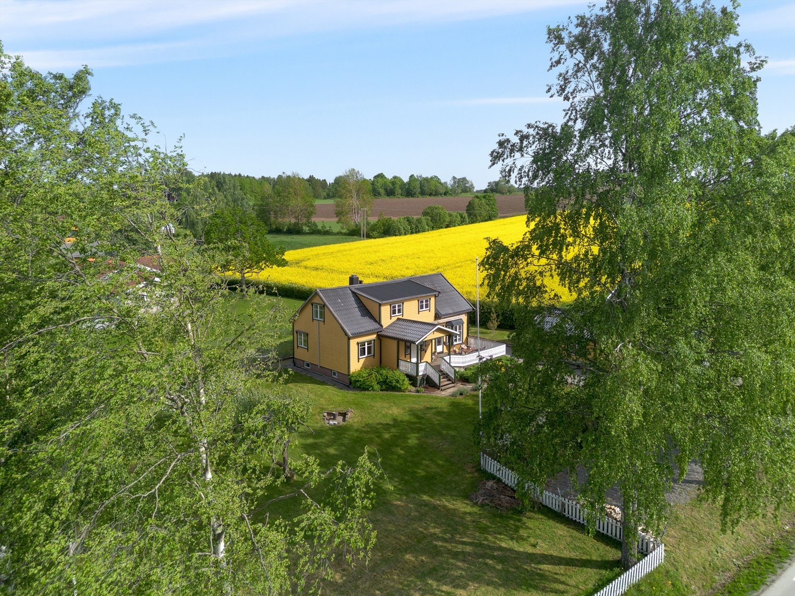 Nærområdet byr på flotte turmuligheter og landlig ro, samtidig som det er kort vei til Stange sentrum. Galleribilde