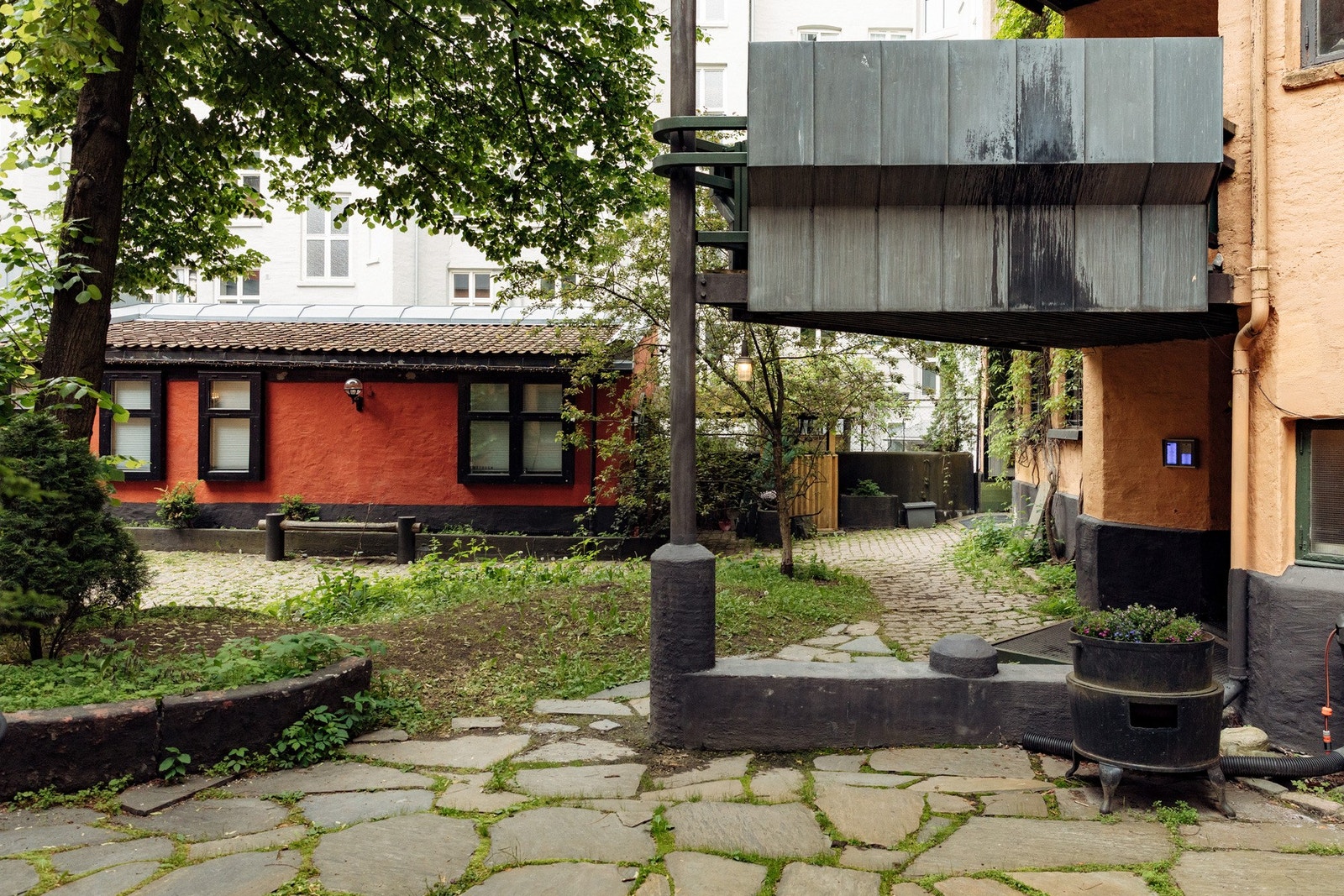 Bakgården er tidligere kåret til Byens fineste bakgård . Galleribilde