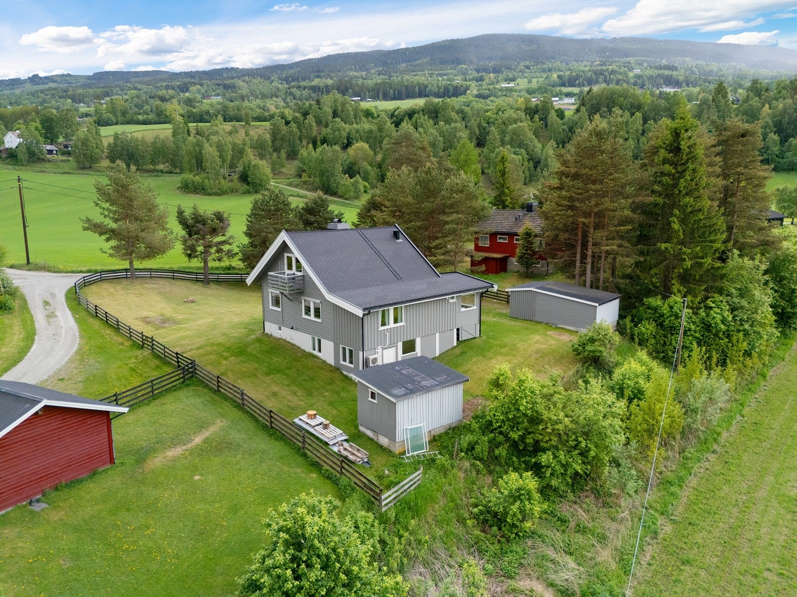 Eiendomsmegler 1 v/Unni Rolstad ønsker velkommen til Vollavegen 66! Foto: Ivar Flagestad Galleribilde