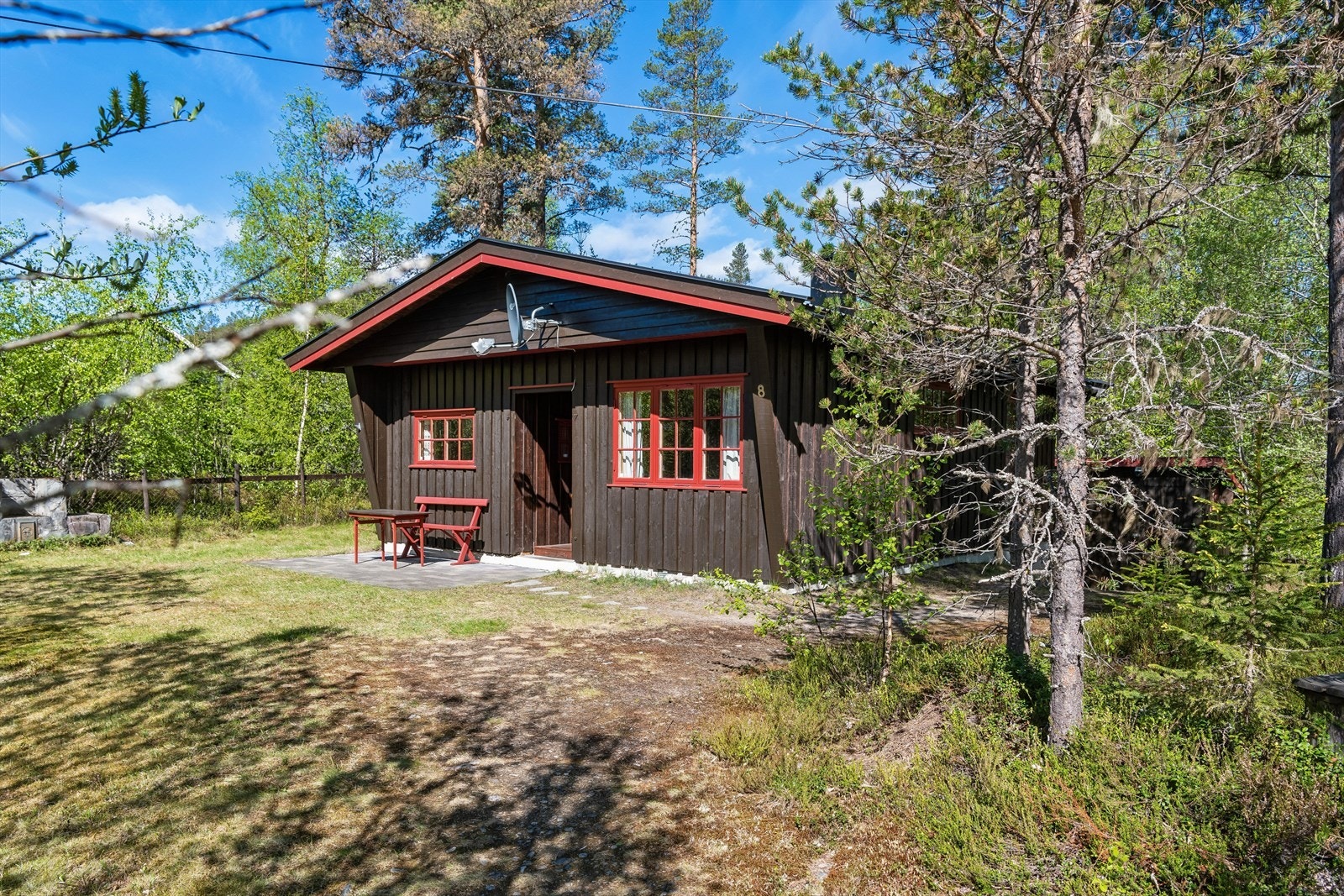 Eiendommen ligger i et område med nærhet til turterreng til fots eller på ski, og 30 km fra alpinbakkene i Trysil. Galleribilde