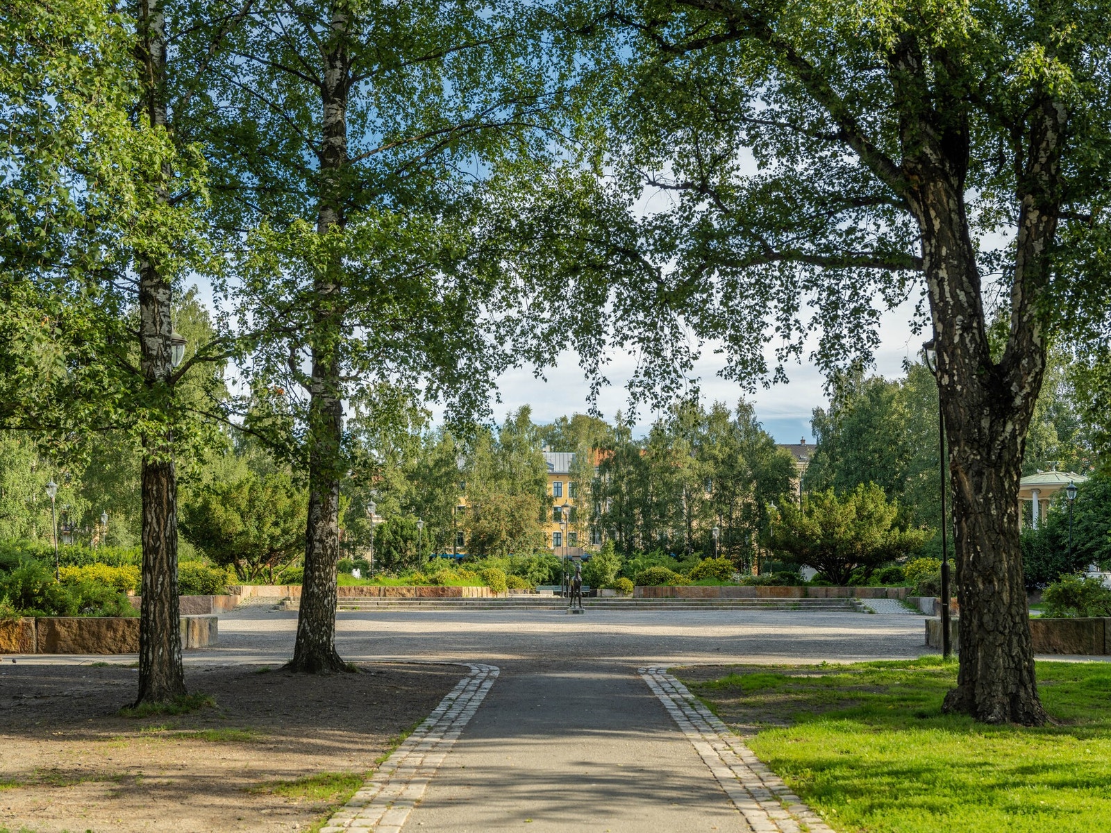 Birkelunden og Olaf Ryes plass er to grønne lunger i bydelen. Galleribilde