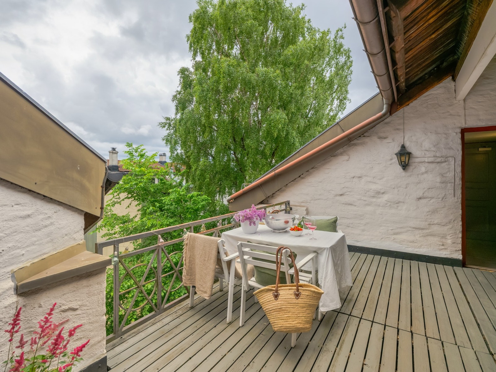 På toppen finner du sameiets solrike takterrasse som er felles for beboerne. Galleribilde