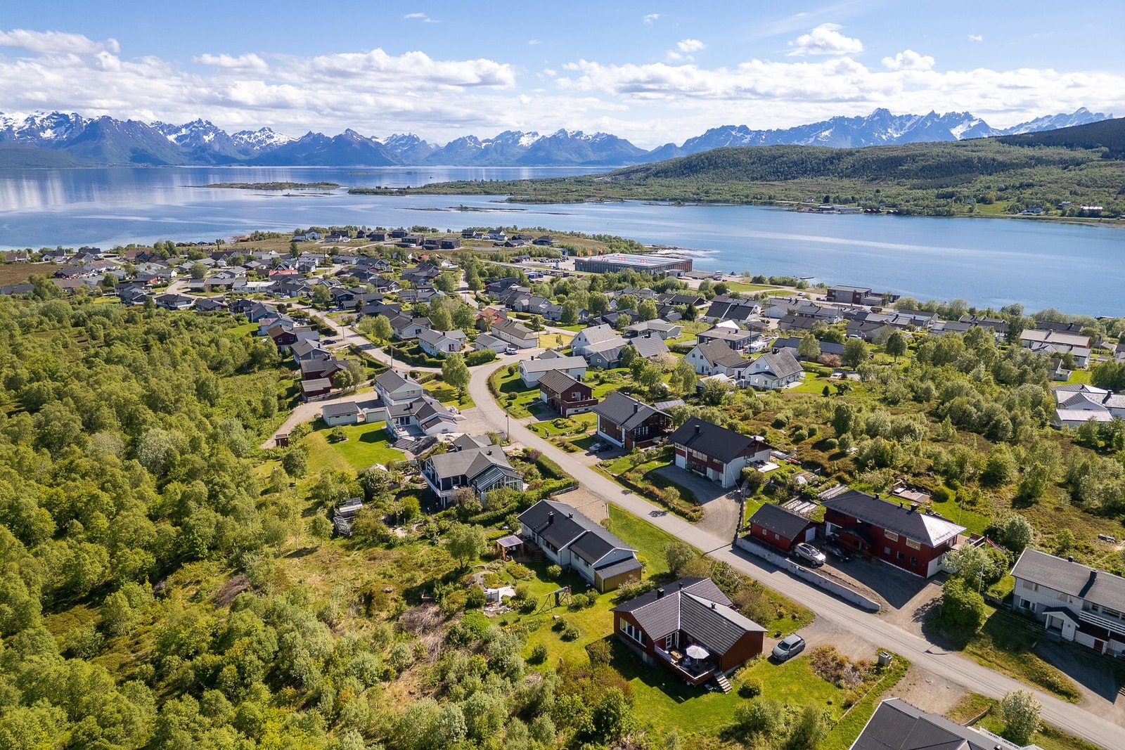 Området byr på gode tur- og rekreasjonsmuligheter, med kort vei til skog og mark. Galleribilde
