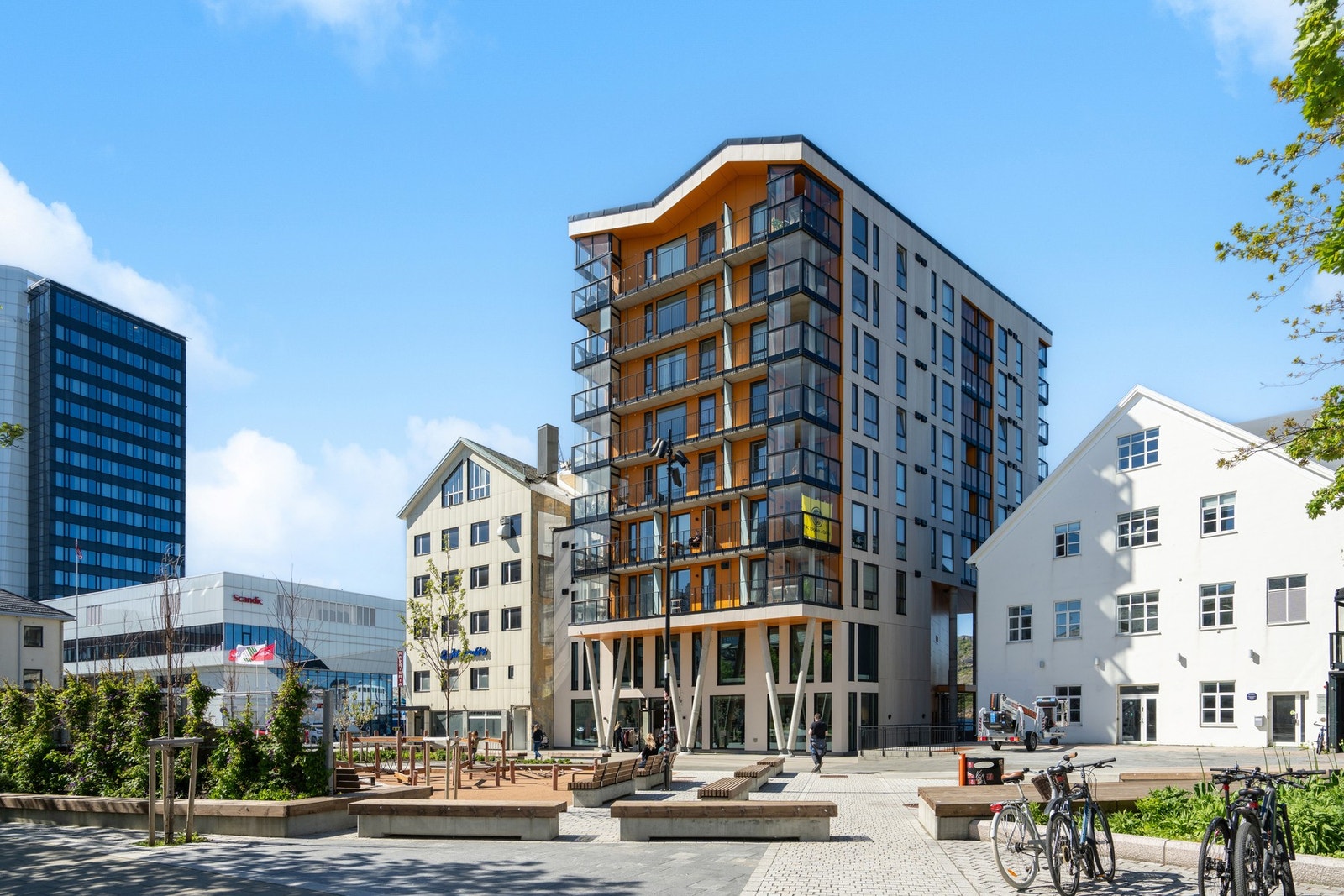 Leiligheten ligger i byggets 5.etasje med heisadkomst. Praktisk beliggenhet i sentrum av Bodøbyen! Galleribilde