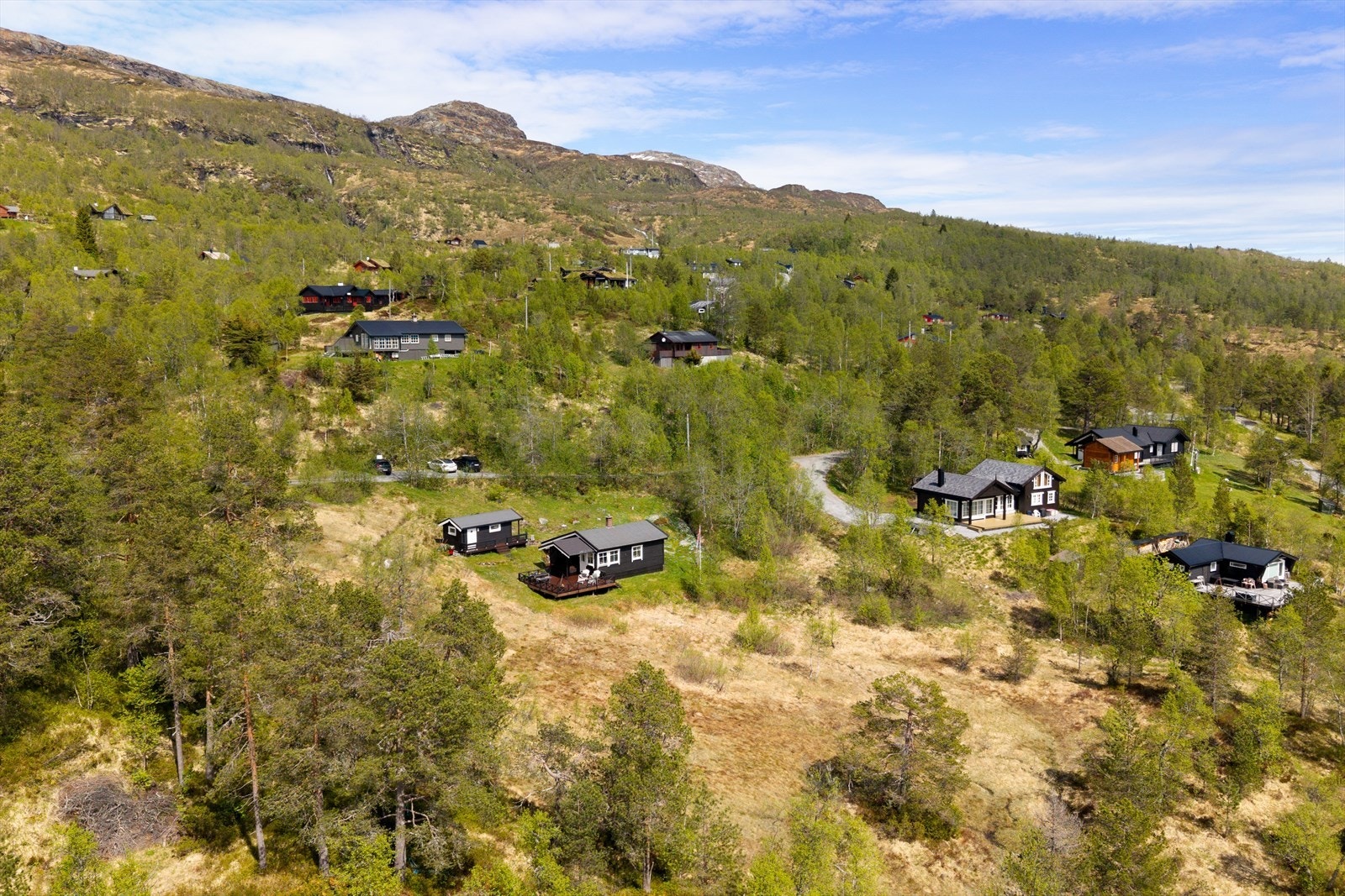 - Hytten har en usjenert og idyllisk plassering, omgitt av et imponerende nettverk av skiløyper og turstier som er tilgjengelige året rundt. Her finnes alternativer for både korte og lengre turer - Galleribilde