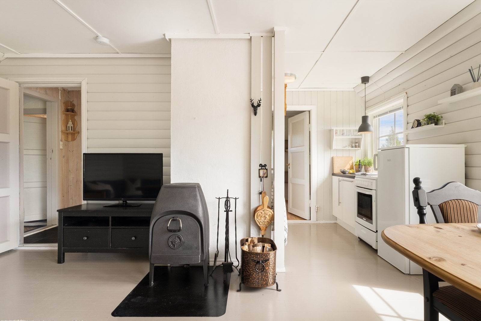- Vedovn med sentral plassering gir rikelig med varme på kaldere dager - Galleribilde