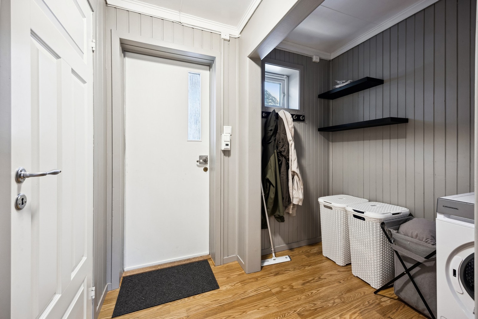 Utgang til uteområdet på boligens bakside Galleribilde