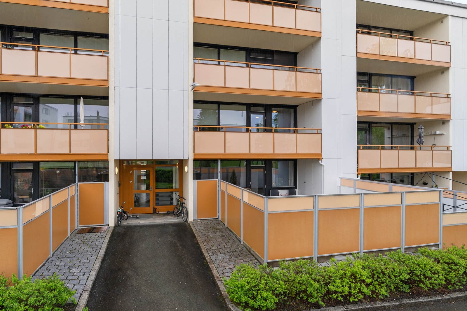 Leiligheten ligger i et rolig og etablert boligområde på Saupstad. Galleribilde