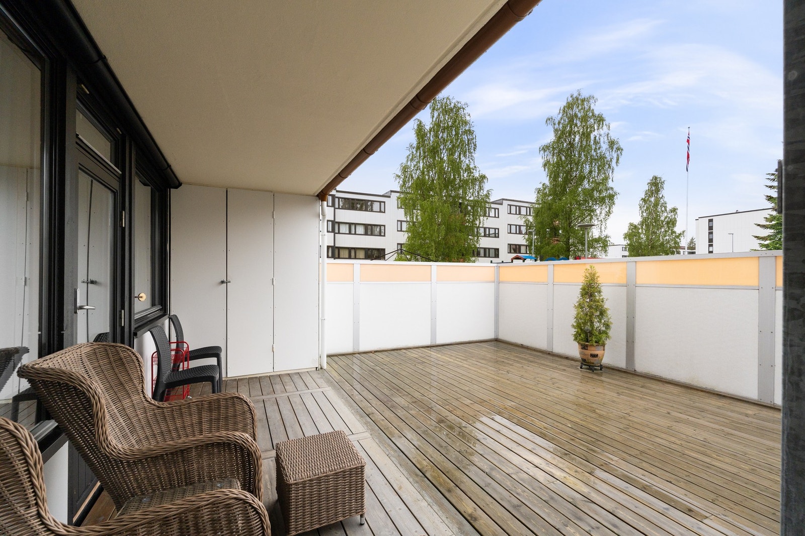 Stor terrasse på hele 32 m². Galleribilde